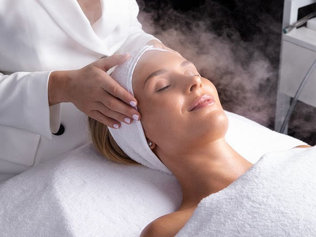 Pulizia del viso con vapore