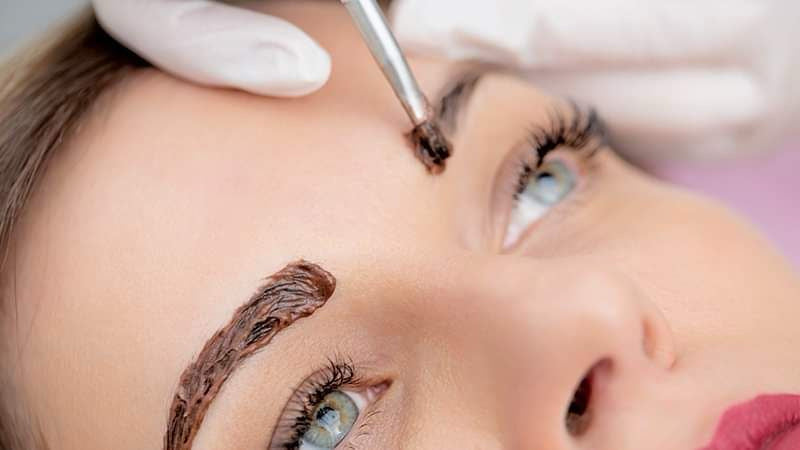 Colore alle sopracciglia